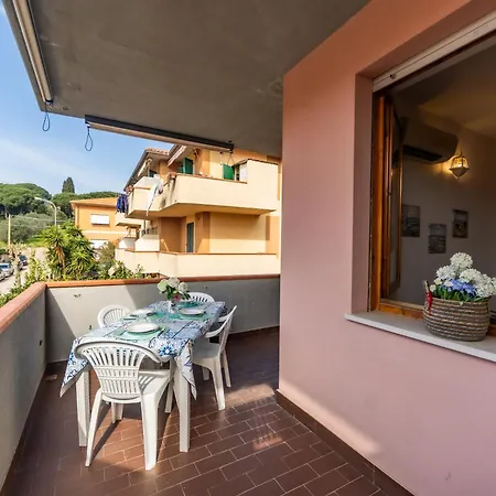Lovely With Terrace Apartmán Porto Azzurro